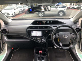 シンプルながら機能性溢れる運転席廻りです。視界性もよく、運転しやすいですよ。
