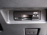 ETCももちろん搭載。いちいち料金所で停車する必要なんて当然ないです。スムーズにストレスなくドライブをお楽しみください。(※支払総額にセットアップ費用は含まれておりません。)