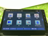 目的地検索や履歴、テレビ、ラジオなどの項目が画面に並び、使いたい機能を選びやすい構成です。日々の移動に合わせて幅広く活用いただけます。