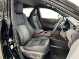 運転席はパワーシートになっていてドライバーにあわせた微調整が可能!