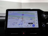 【ディスプレイオーディオ(コネクティッドナビ対応)Plus】通信型のコネクティッドナビに加え車載ナビも搭載しています。コネクティッドナビはご契約を頂くとR10年11月30日まで無料でご利用いただけます