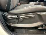 シートハイトアジャスターを装備!運転席の座面の高さを体格やお好みに合わせて調整できます。より自然な運転姿勢を取りやすく、前方の見やすさを調整できるのも嬉しいポイントです。