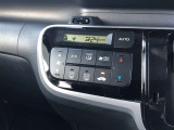 操作しやすいオートエアコン。車内をいつも快適に保つ事が出来ます。
