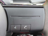 ブルートゥースに接続すれば、運転中に電話がかかってきてしまった場合もハンドルから電話を取ることができます♪とても便利な機能です。