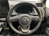 快適な操作性の運転席、ハンドルも綺麗に清掃済みです!もちろん安全を守るエアバッグも装備しているので安心してお乗りいただけます(^^)