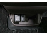 スマートフォンなどの音楽再生が可能なUSB接続ジャック装備車両です♪♪♪