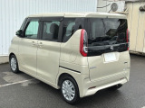 コンビネーションランプを高い位置に配置、後続車に見やすいデザインで安全にも配慮。