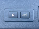 【パワーバックドア】スマートキーや運転席のボタンを押すだけでリアゲートが自動で開閉します!荷物を持っている時や、高い位置にあるバックドアを閉める際に便利な機能です♪