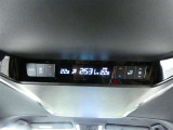 後部座席にもオートエアコン装備ですから車内は、とっても快適です。
