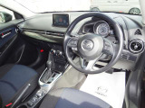 視界や操作まわりを確認しやすい運転席です。