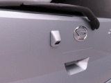 バックカメラ:運転席から見えにくい車の後方をカメラの映像を通して確認できます。駐車や切り返しが安心して行えます。(連動するナビ等の取り付けが必要になります)