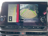 アラウンドビューモニターは、自車の前方・左側面映像をモニタ-に映して離合時・駐車時などにとても便利です。