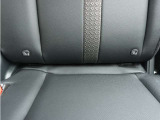 ◆ISOFIX◆シートベルトいらずでチャイルドシートと固定金具を連結するだけでガッチリ固定できます。
