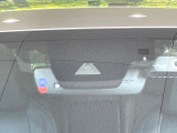 【プリクラッシュセーフティ】前方の車両等を検知し、衝突しそうな時は警報で注意を促し、ブレーキを踏む力をサポート。ブレーキを踏めなかった場合は衝突被害軽減ブレーキが作動、衝突回避をサポートします。