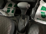 当店でご購入頂いた車両は全車車検整備又は法定12か月点検を行い、エンジンオイル・オイルフィルター・フロントワイパーゴム・バッテリーの交換を行っています、整備費用は本体に含まれてますので安心ですよ♪