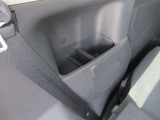 後席横にもドリンクホルダーがついているのでとっても便利です♪♪ 反対側にも付いています♪♪