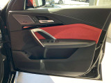 BMWの剛性感ならではの、重厚感あるドアの開閉音をぜひご体感ください。