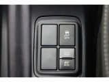 【EVモード】 電気モーターのみを使って走行するモードです。深夜の住宅街、屋内駐車場でエンジン騒音や排気ガスを気にすることなく走行できます。