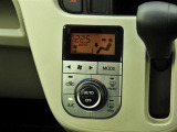 オートエアコンを装備しておりますので、四季を通じて車内を快適な温度に保つことが出来ます!高級感が有りますね!