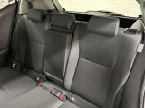 コンパクトカーであることを感じさせないゆとりを実現。後席足元に圧迫感はなく、どの席にも快適なくつろぎをもたらします。