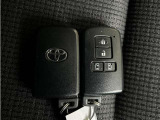 スマートキー付き、わずらわしいスイッチ操作も不要でドアの施錠がOK♪エンジンスタートもスイッチ押すだけでOK♪