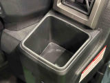 運転席埋め込み式カップホルダー(太ボトル600mm収納可能)