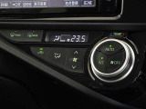 車内を快適に、オートエアコンを装備しています。