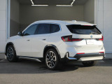 BMW認定中古車は、ドイツ本社と同様の教育・訓練を受けたBMW専門のメカニックが100項目以上のポイントを徹底的にチェックし、整備したうえでご納車させていただきます。