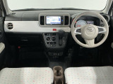 【インパネ】運転のしやすさを最優先に設計された見晴らしの良いフロントビュー。車両間隔が掴みやすく狭い道でも安心♪「安全」と「品質」を最優先に、安心してお乗りいただけるクルマを提供いたします。