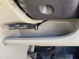 運転席周辺の収納も充実したドライバーズロアポケット。細かな使い勝手にも配慮されています。