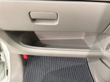 専門業者にて内外装のクリーニングを実施しております!