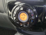 【オートエアコン】車内温度を感知して自動で温度調整をしてくれるのでいつでも快適な車内空間を創り上げます!どの席に座っても快適なドライブが楽しめます♪
