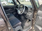 運転席は広く座りやすいです。