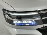 【LEDヘッドライト】現代の主流のライト。明るい光が瞬時に立ち上がり、必要な場所を均一に照らします。寿命も長く省エネで、スタイリッシュなデザインです♪