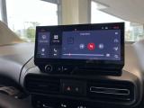 お手持ちのスマホをつなげば、ナビアプリ、音楽アプリがご利用可能です。