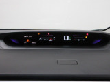 視認性、認識性にこだわった、カラー液晶メーターを採用。速度は読み取りやすいよう数字で大きく表示します。