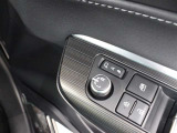 ドアの施錠・解錠に連動してドアミラーが自動で格納・復帰するオート格納機能を搭載しています。
