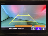 バックでの車庫入れも安心です!リアカメラが付いているバックモニター付のナビを装備しております。操作線もついており距離感も画面から確認できます。