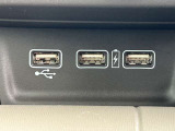 USBポート、チャージャーユニットです。