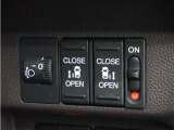 ◆両側電動スライドドア◆狭い駐車場でも乗り降りが楽々♪お子様が隣の車にドアを当ててしまう心配もございません!小さなお子様連れの方もこれで安心。
