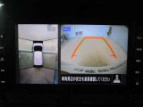 ■アラウンドビューモニター搭載。車体を4方向のカメラで「上から見下ろしたような映像」を映します。車庫入れが苦手な方も映像サポートでラクラク駐車できます。