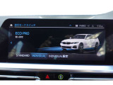 クルマの頭脳ともいえる、管理システム、iDrive。ナビだけではなく、オーディオ操作や車両情報の表示などをコントロールできます。便利さと安全性の向上にも繋がっています。
