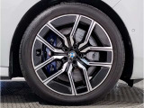 【BMWアロイホイル】軽量かつ強度に拘ったアロイホイル。走行性能ポテンシャルを引き出す設計。車の足元を引き締めてくれる大きなポイントはアロイホイルです。