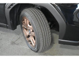 タイヤサイズは225/55R18です。