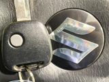 【キーレス】少し離れた場所からでもボタン一つでドアの開錠・施錠ができるのでとっても便利!ドアの鍵穴周りに傷をつけることもありません