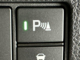 パーキングセンサーシステムは走行中に障害物が迫ると音と表示でお知らせ、低速走行時時の安心感を高めます