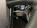 前方の車との車間を設定し、スピードを上げたり緩めたりを自動で行ってくれる追尾式の「レーダークルーズ」。上級装備の一つです!高級車にしかつかない嬉しい機能です。