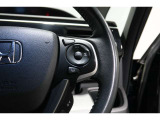 Hondaセンシングの機能のひとつ、アダプティブクルーズコントロール付!アクセルから足を離しても設定したスピードと前車との車間を保ち走行してくれます!車線維持もアシスト☆高速道路で疲労軽減ですね☆