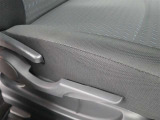 運転席の座面はお好みの高さに調整もできます♪