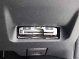 料金所もスムーズに通過、もちろん料金もリーズナブルに利用できるETC車載器が装備されています。